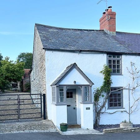 Cosy Two Bedrooom Cottage Set In A Dorset Village Sturminster Newton Bagian luar foto