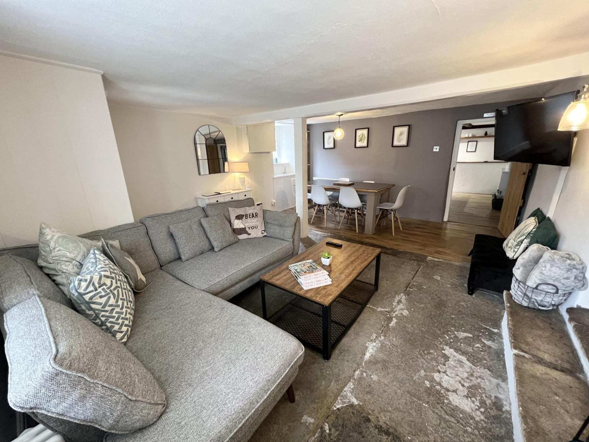 Cosy Two Bedrooom Cottage Set In A Dorset Village Sturminster Newton Bagian luar foto